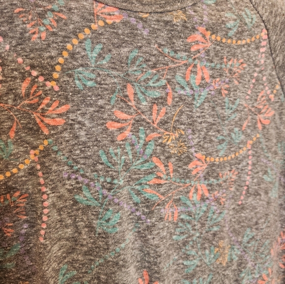 LulaRoe Randy shirt - Picture 2 of 2
